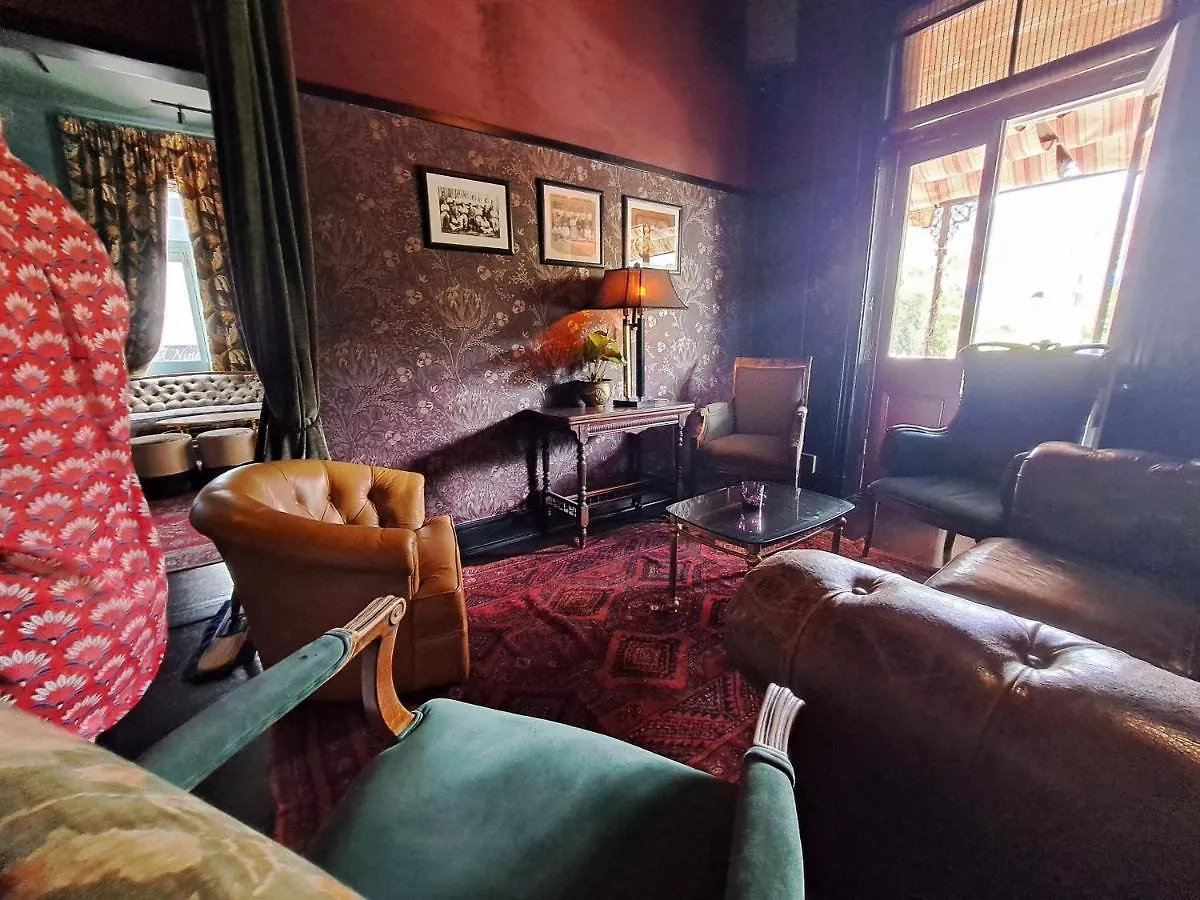 Secure And Modern 2Bed Apartment In Cape Towns Charming Rondebosch