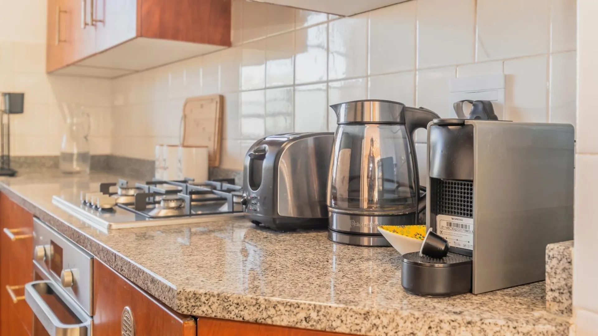 Secure And Modern 2Bed Apartment In Cape Towns Charming Rondebosch