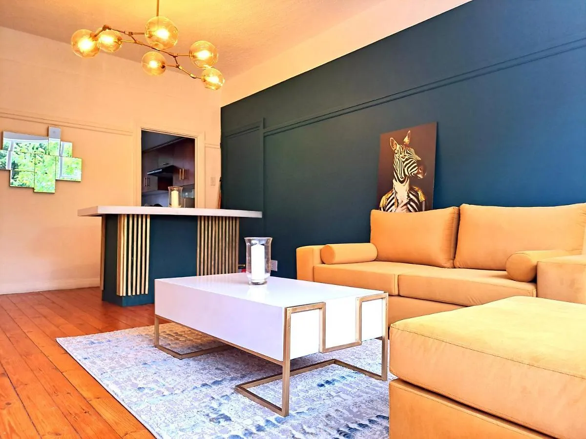 Secure And Modern 2Bed Apartment In Cape Towns Charming Rondebosch